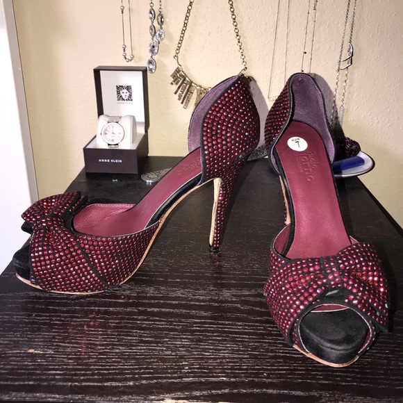Heels - Picture 2 of 4